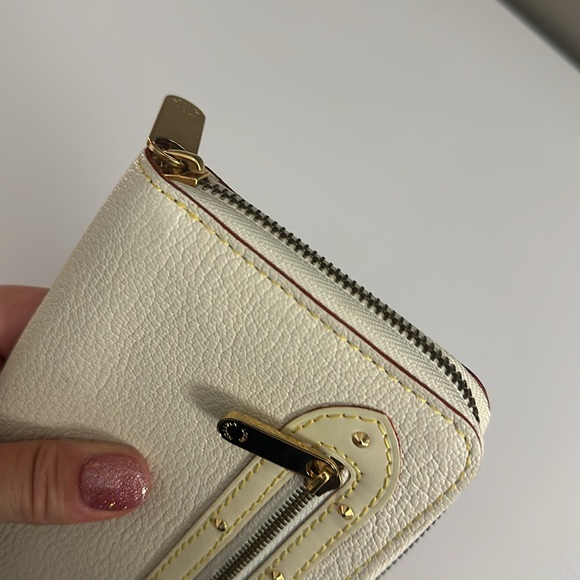 Auth Vuitton Suhali Zippy Zip Around Clutch Wallet in White! - Picture 9 of 10